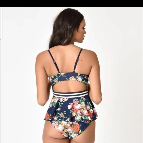 Pinup Couture 2-piece Reversible Tankini M(8-10) - Picture 2 of 11